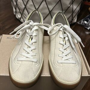 Rothy’s Vanilla Lace Up sneaker. Womens Size 6